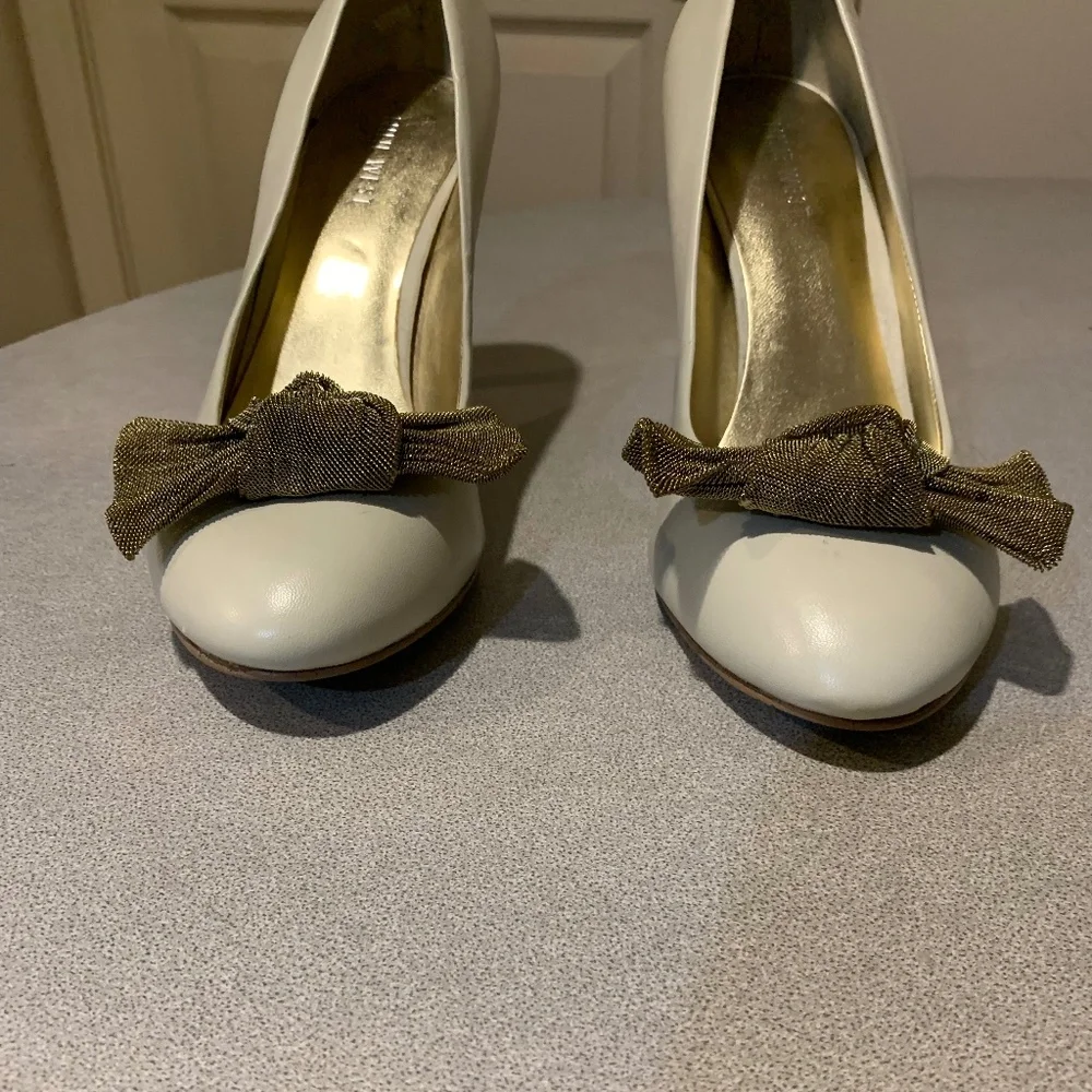 Nine West Cream/Gold Leather Pumps sz 8.5